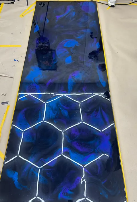 Designfläche Blau-Violett mit Hexagon-Linien